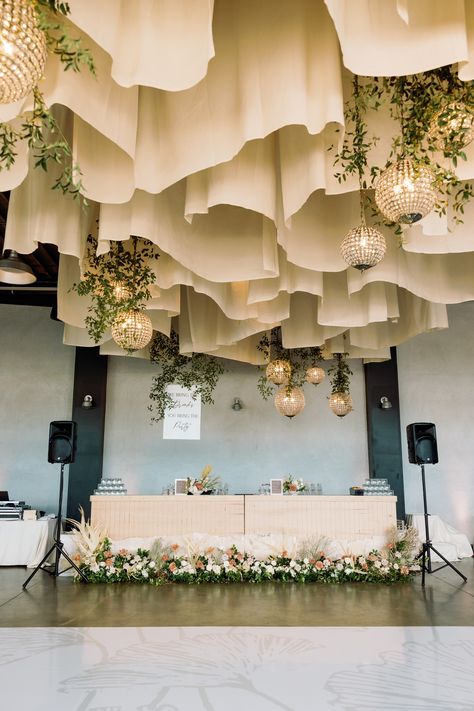 Reception Ceiling, Wedding Ceiling Decorations, Ceiling Drapery, Wedding Tent Decorations, Wedding Draping, Home Decor Ideas Bedroom, Draping Wedding, Ceiling Decorations, Wedding Ceiling