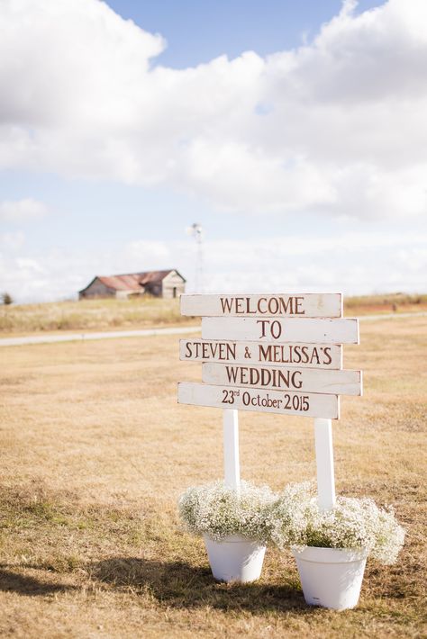 Wedding Signs For Parking, Parking Sign For Wedding, Road Wedding Signs, Road Signs For Wedding Signage, Road Sign For Wedding, Farm Wedding Signs, Cheap Rustic Wedding Ideas Decorations, Cheap Diy Wedding Welcome Sign, Outdoor Wedding Signs Diy