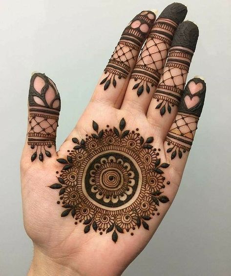 Image may contain: 2 people Mandalas, Hanna Tattoo, Round Mehndi Design, Palm Mehndi Design, Tato Henna, मेहंदी डिजाइन, Mehndi Designs For Kids, Mehndi Simple, Mehndi Decor