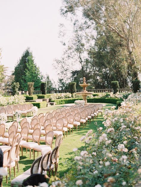 Greystone Mansion Wedding, Elegant Mansion, White Wedding Arch, Greystone Mansion, Courtyard Wedding, Dream Wedding Reception, Outdoor Wedding Inspiration, Wedding Reception Inspiration, Mansion Wedding