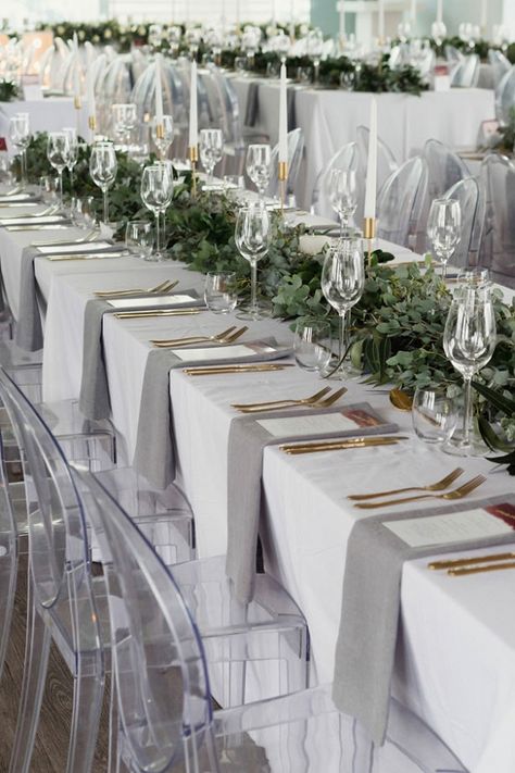 White, gray, and gold wedding reception Grey And Greenery Wedding, Underplates For Wedding, Grey And White Wedding Decor, Wedding Linens Ideas, Grey And White Wedding Theme, Grey And Silver Wedding, Grey Wedding Decorations, Grey Table Setting, Table Clothes For Wedding