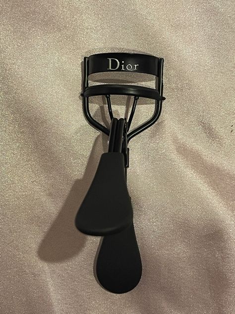 Dior, chanel, eyelash curler, Dior eyelash curler, Dior products, Dior fashion, Dior makeup, Dior aesthetic, Dior makeup recommendations, DIOR, luxury makeup Makeup Clean, Alat Makeup, Chanel Makeup, Dior Makeup, Dior Addict, Slim Shady, Daily Routines, Makeup Items, Eyelash Curler