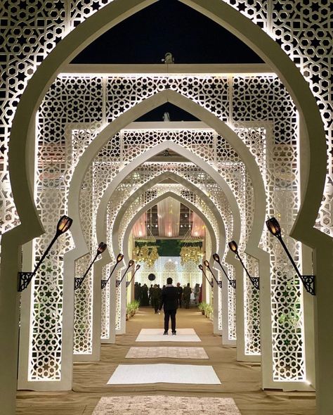 Arabian Decor, Restaurant Entrance, Wedding Stage Backdrop, Desain Pantry, Mosque Design, Wedding Entrance Decor, Mandap Decor, Wedding Backdrop Design, Mall Design