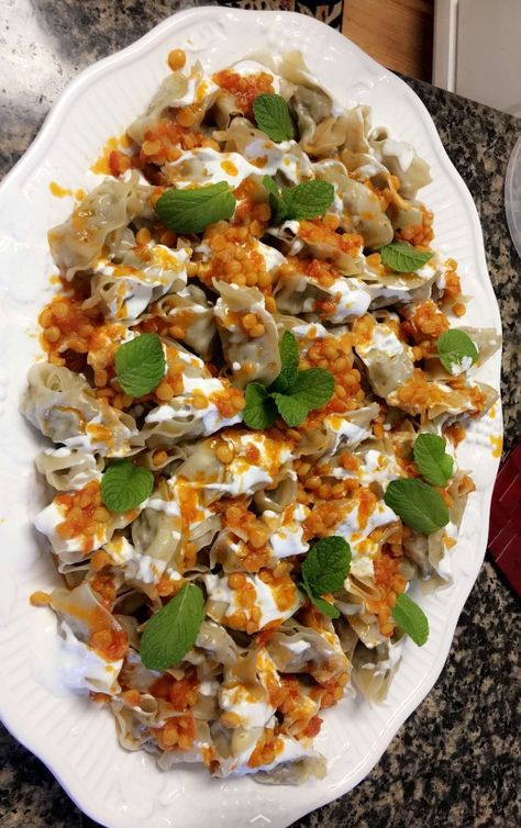 Essen, Mantu Afghan Food, Afghan Dumplings, Afghani Food, Afghanistan Food, Afghan Food, Afghanistan Culture, Afghan Food Recipes, Afghan Culture