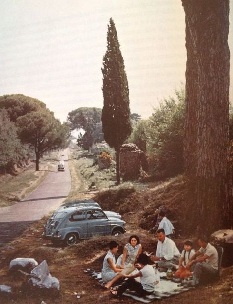 Italian Photography, Italian Summer Aesthetic, Car List, Italy Vibes, Italian Aesthetic, Italian Life, Vintage Picnic, Italy Aesthetic, Family Picnic