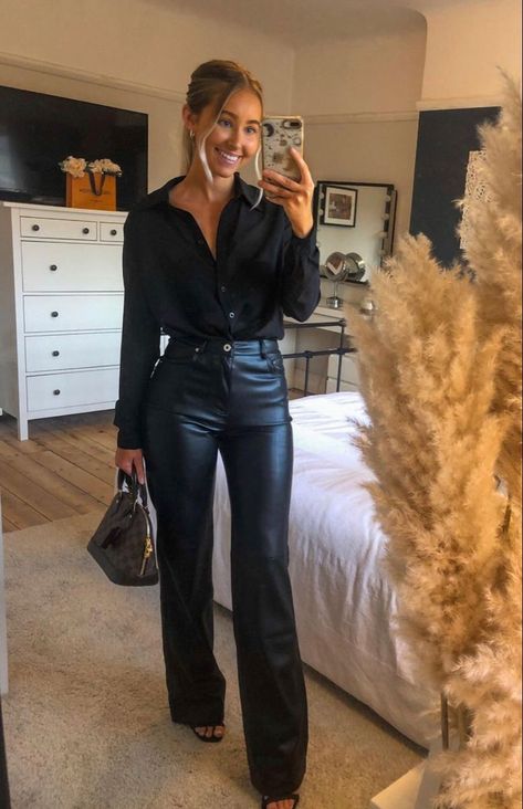 IG: @gatesofstyle Check more at https://beautyfashionideas.com/heels/ig-gatesofstyle/ Elegantes Party Outfit, Lederhosen Outfit, Elegantes Outfit Damen, Fest Outfits, Leather Pants Outfit, Outfit Chic, Looks Black, Stylish Work Outfits, Night Out Outfit