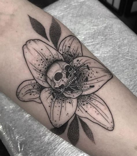 Lily Skull Tattoo, Lily Tattoo, Grey Tattoo, Black And Grey Tattoos, Skull Tattoo, Tatting, Tattoo Ideas, Black And Grey, Lily