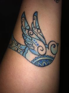 Blue Bird Bluebird of Happiness Tattoo Probably going to get this very soon. Small Blue Bird Tattoos For Women, Tat Sleeve, Blue Bird Tattoo, Simple Bird Tattoo, Red Bird Tattoos, Swirl Tattoo, Bluebird Tattoo, Tiny Bird Tattoos, Happiness Tattoo