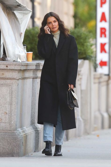 Black Wool Coat Outfit, Wool Coat Outfits, Wool Coat Outfit, Boots Look, Oversized Wool Coat, Black Overcoat, Cream Turtleneck, Black Wool Coat, Wool Overcoat