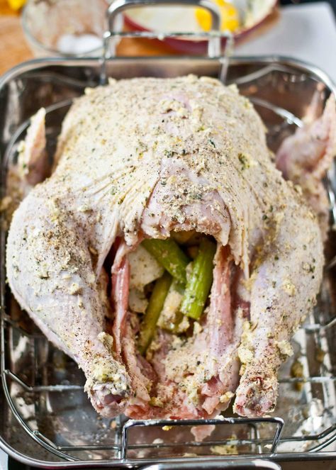 Turkey Easy, Herb Roasted Turkey, Roast Turkey Recipes, Oven Recipe, Oven Roasted Turkey, Turkey Recipes Thanksgiving, Turkey Dishes, Turkey Recipe, Thanksgiving Dishes