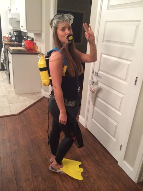 Scuba divers                                                                                                                                                                                 More Diver Costume, Scuba Diver Costume, Office Halloween Costumes, Halloween Costumes Women Creative, Sea Costume, Purim Costumes, Carnaval Costume, Hallowen Costume, Holloween Costume