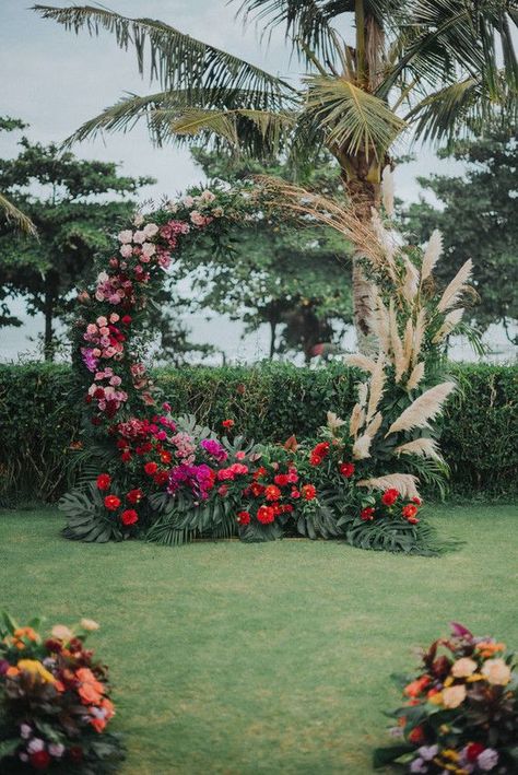 Installation Ideas, Balloon Installation, 2nd Birthday Party, Birthday Party Balloon, Bali Wedding, Ceremony Ideas, 100 Layer Cake, Outdoor Wedding Decorations, Ceremony Arch