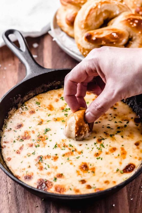 Cheddar Beer Cheese Dip, Dip Recipes Hot, Best Appetizer, Beer Cheese Dip, Delicious Appetizer Recipes, Best Appetizer Recipes, Dip Recipes Easy, Beer Cheese, Soft Pretzels