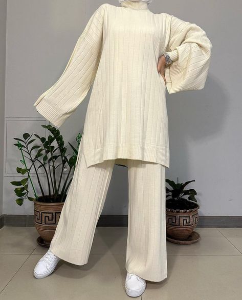 Abaya For Short Height, Modest Set Outfit, Hijabi Matching Set, Stylish Outfits Casual, Hijab Fashion Summer, Modest Casual Outfits, Womens Trendy Dresses, Muslim Outfits Casual, Winter Fashion Outfits Casual