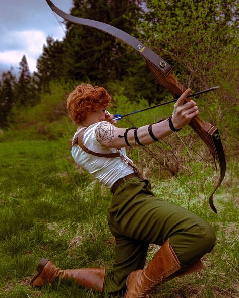 𝐓𝐡𝐞 𝐀𝐝𝐯𝐞𝐧𝐭𝐮𝐫𝐞𝐫 🏹 *FAKE BOW FAKE ARROWS ALL FOR COSPLAY* Ah yes, a clever explorer bow hunting mummies while using an "ancient" Irish seeing-stone to read their Hocus Pocus journal 🤌 • • • #cosplay #cosplayphotography #artreference #dtiys #darkacademia #cottagecore #cottagecorecommunity #themummy #fantasyphotography #musclemommy #fitnessmotivation #lgbtq🌈 #androgynous #laracroft #vintage #vintagefashion #brendanfraser Pose Reference Expressions, Fun Art References, Character Protecting Another Pose, Two Women Reference Pose, Full Body Pose Photography, Person Picking Something Up Reference, Flexed Arm Reference, Explorer Pose Reference, Bow Art Reference