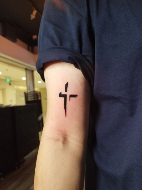 Tattoo for Men 3 Crosses Tattoo Men, Minimalist Cross Tattoo, 3d Cross Tattoo, Tattoo In Arm, Cross Tattoo Men, Christian Cross Tattoos, Shadow Tattoo, Waist Tattoos, Guys Tattoos