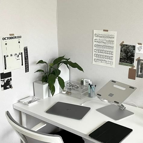 Study Desk Decor, Desk Layout, Desk Inspo, Desk Inspiration, Desk Makeover, Study Room Decor, Room Desk, Minimalist Room, Aesthetic Rooms