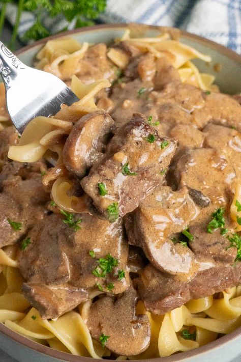 Beef Stroganoff Recipe Best Meat For Beef Stroganoff, Leftover Steak Recipes, Easy Beef Stroganoff, Best Beef Stroganoff, Beef Stroganoff Recipe, Beef Stroganoff Easy, Stroganoff Recipe, Hamburger Meat Recipes, Pasta Dinners