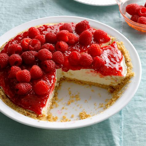 Contest-Winning Raspberry Cream Pie Fresh Raspberry Recipes, Raspberry Cream Pie, Raspberry Cream Pies, Raspberry Dessert, No Bake Summer Desserts, Summer Pie, Raspberry Desserts, Keylime Pie Recipe, Raspberry Pie