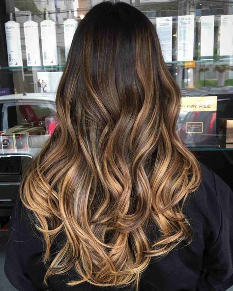 Balayage miel sur cheveux châtain foncé : idées pour s'inspirer Dark Chestnut Brown Hair, Hair Color Brown Chestnut, Natural Dark Hair, Dyed Hair Ombre, Highlights For Dark Brown Hair, Chestnut Brown Hair, Brown Ombre Hair, Ombre Highlights, Dye Ideas