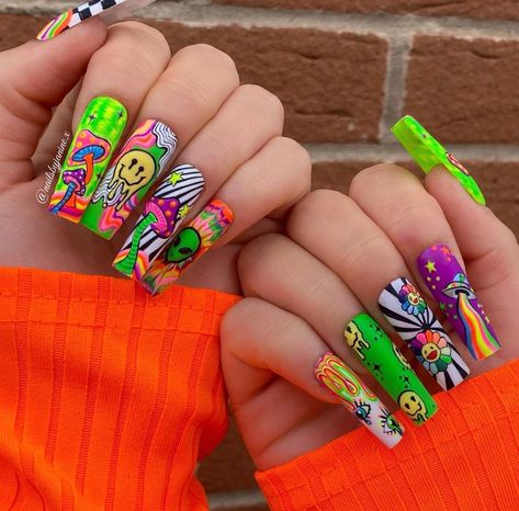 Rave Nails Festivals, Grafitti Nails, Adventure Time Nails, Rave Nails, Summer Nails Art, Girls Nail Designs, Crazy Nail Designs, Spooky Nails, Funky Nail Art