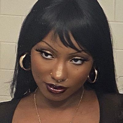 𝙆𝙒𝙀𝙀𝙉 𝙆𝙐𝙉𝙏 ✰ on Twitter: "[ insert caption ]… " Makeup On Black Women, Alternative Black Women, Alt Black Woman, Black Women Aesthetic, Alternative Makeup, Cute Makeup Looks, Looks Black, Girls Makeup, Pretty Makeup