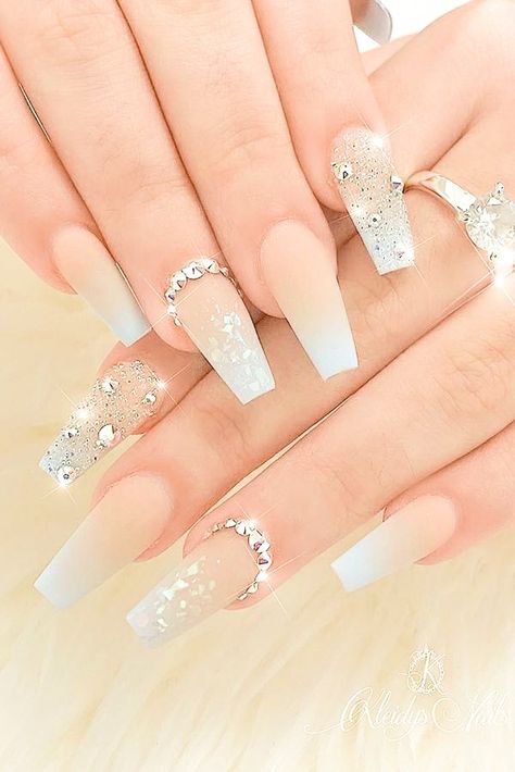 Wedding Rhinestone Nails, Nail Short White, White Nail With Designs, Nails Ideas White, Nail Ideas White, Nail Designs White, White Nails With Designs, White Nails Ideas, Yellow Toe Nails