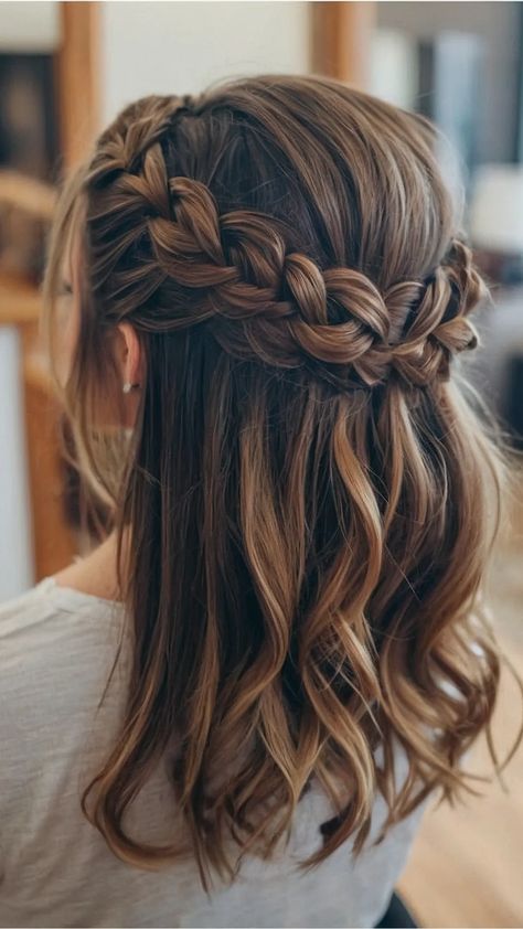 Wedding Braid Hairstyles Medium Hair, Hoco Hair Medium Length Brown, Wedding Hairstyles Medium Length Brown Hair, Prom Hair On Short Hair, Braided Medium Length Hair, Bridesmaids Hair With Bangs, Fancy Hairdos For Short Hair, Hoco Hair With Bangs, Hairstyles For Hoco Short Hair