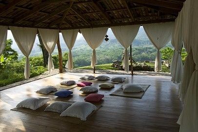 Yoga Pavilion in Honduras Outdoor Yoga Space, Outdoor Yoga Studio, Yoga Pavilion, Outdoor Meditation Space, Yoga Platform, Yoga Room Design, Outdoor Meditation, Yoga Place, Yoga Meditation Room