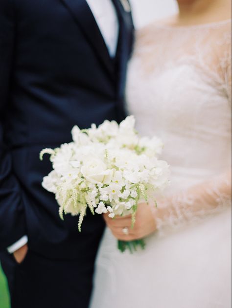 Sweet Pea Bouquet Wedding, White Orchard Bouquet, Sweet Pea Wedding Bouquet, Sweet Pea Bridesmaid Bouquet, White Sweet Pea Bouquet, Wedding Bouquets Sweet Peas, Bouquet Shapes, White Sweet Pea, Astilbe Bouquet