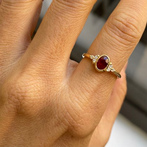 Green Sapphire Necklace, Oval Ruby Ring, Ruby Ring Vintage, Diamond Drop Necklace, Ethical Engagement Ring, Timeless Engagement Ring, Ring Inspo, Dainty Engagement Rings, Dot Necklace