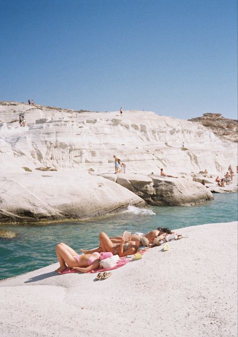 Travel inspo, greece, santorini, vacation Inso, 35mm film Milos Greece Pictures, Santorini Greece Photo Ideas, Greece Family Photos, Greece Film Photography, Greece Vision Board, Greece Photo Inspiration, Europe On Film, Santorini Picture Ideas, Greece On Film