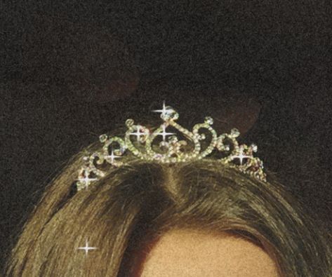 Heart Asethics, Crown Princess Prince Castle Dress, Princess Tiara Aesthetic, Love Asethics, Coronas Aesthetic, Tiara Aesthetic, Prince Castle, Crown Aesthetic, Hairstyles Design