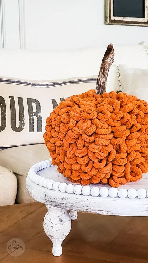 Diy Pumpkin Wreath Loop Yarn, Autumn Yarn Crafts, Fall Bazzar Ideas, Crafts Using Chunky Yarn, How To Make Chunky Knit Pumpkins, Loopy Yarn Christmas Tree, How To Make Chunky Yarn Pumpkins, Braided Yarn Pumpkins Diy, Loop Yarn Ideas