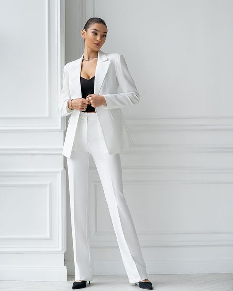 White Single-Breasted Suit 2-Piece – ELAGIA Black And White Suit Women, White Suit Outfit, White Coats, White Pantsuit, White Slacks, Black And White Suit, 2024 Outfits, Suiting Fabric, Pinterest Ideas