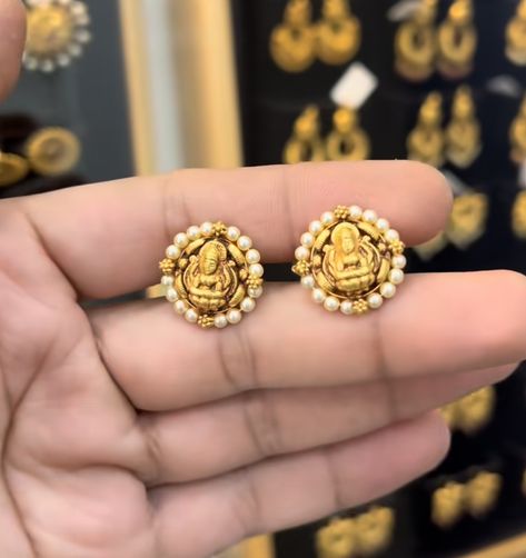 Lakshmi Devi Earrings Gold, Small Earrings Gold, Ear Tops, Lakshmi Devi, Antique Gold Earrings, Gold Earrings Models, Indian Jewellery Design Earrings, Gold Jewelry Necklace, Jewelry Design Earrings