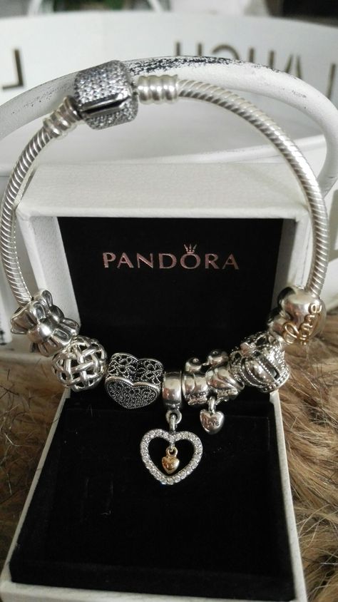 My love,my pandora. Pandora Necklace Ideas, Silver Pandora Bracelet, Pandora Bracelet Charms Ideas, Pandora Accessories, Pandora Bracelet Designs, Pandora Bangle, Pandora Bracelet Silver, Pandora Jewelry Charms, Pandora Necklace