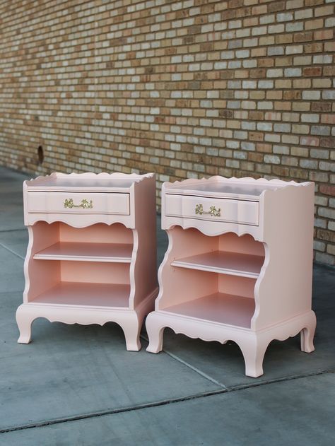 Vintage Feminine Bedroom, Apartment Decorating Pink, Pink Apartment Decor, Pink Bedroom Furniture, Pink Nightstands, Rooms Decoration, French Furniture Bedroom, Pink Dresser, Aesthetic Bedroom Decor