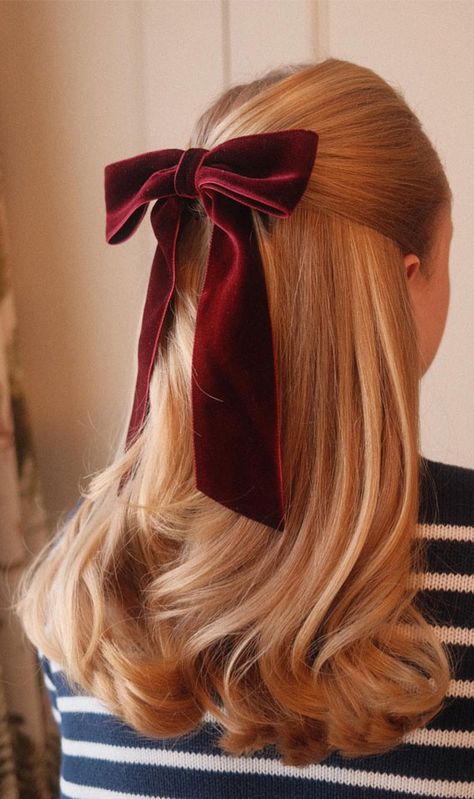 Bow Hair Clips Hairstyles, Up Cute Hairstyles, Cute Hairstyles With Bows, Hairstyles With Bows, Bow Hairstyles, Short Stacked Bob Haircuts, Bridesmaid Hair Inspo, Dance Hair, Simple Hairstyle