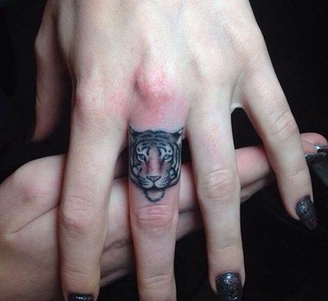 25 tiger finger tattoo Tato Minimal, Tato Jari, Tier Tattoo, Cute Finger Tattoos, Basic Tattoos, Small Finger Tattoos, Finger Tattoo For Women, Tiger Tattoo Design, Finger Tattoo Designs