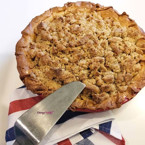 Dutch Peach Pie Recipe, Peach Pie With Crumb Topping, Peach Crumb Pie, Best Peach Pie Recipe, Peach Crumble Pie, Easy Peach Pie, Buttery Flaky Pie Crust, Peach Pie Recipe, Brown Sugar Peaches