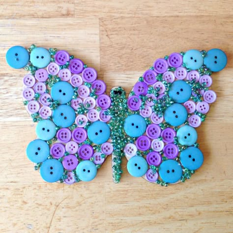 Create a Super Fun Butterfly out of Buttons Crafts With Buttons, Diy Button Crafts, Button Pictures, Buttons Crafts Diy, Button Projects, Buttons Art, Button Creations, Buttons Crafts, Buttons And Bows