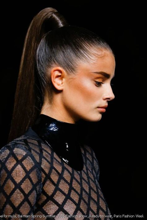 Runway Ponytail Hairstyles, Fashion Show Hairstyles Runway, Chic Ponytail, Slick Ponytail, High Fashion Hair, High Ponytail Hairstyles, Runway Hair, Hot Haircuts, Editorial Hair