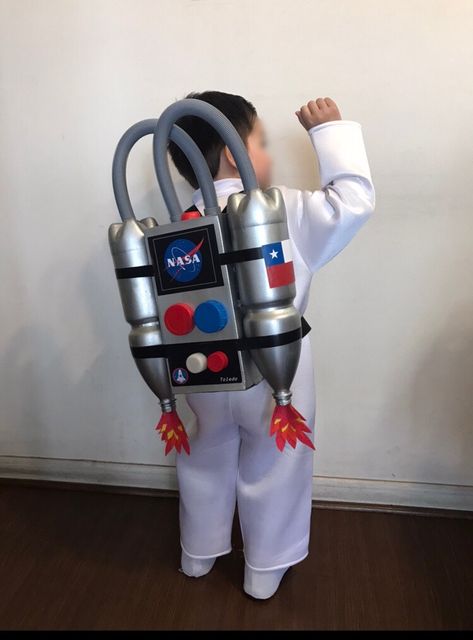 Astronaut Diy, Space Crafts For Kids, Astronaut Costume, Astronaut Party, Diy Costumes Kids, Space Birthday Party, Fancy Dress For Kids, Space Birthday, Rocket Ship