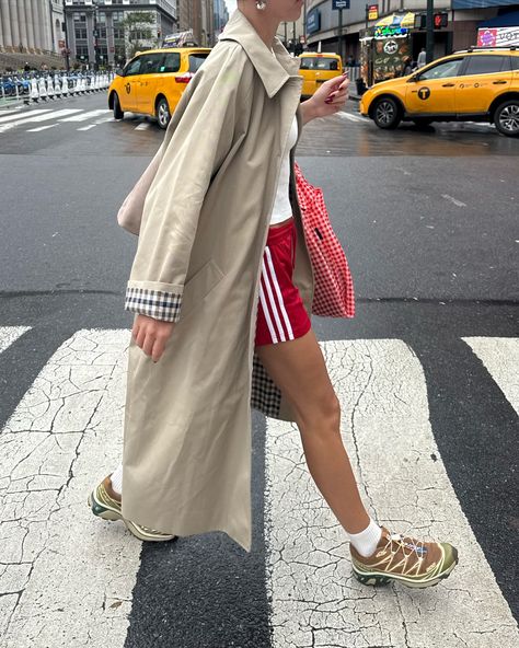 a rainy day in the city🌧️ Copenhagen Style Summer Outfits, Rainy Day In The City, Sports Chic, Nyc Fits, Fall Chic, Daily Outfit Inspiration, City Outfits, Track Shorts, Sport Chic