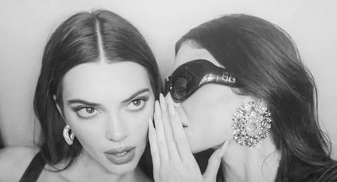 kendall jenner archive (@archivekend) on X Model Aesthetic Wallpaper, Kylie Jenner Photoshoot, Kloe Kardashian, Vogue Beauty, Model Aesthetic, Kendall And Kylie Jenner, Hollywood Life, Blonde Bombshell, Kendall And Kylie