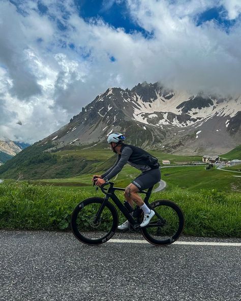 still got a ton of pictures from my trip to Bourg d’Oisans this summer, so here are some unseen bits from the french alps 🏔️ enjoy the weekend friends ✌🏼 🏷️: #cyclingapparel #visitfrance #mountainviews #cyclingvacation #cyclingviews #canyonbikes #lifebehindbars #fusionsportswear cycling, vacation, mountains, bikes, canyon, fusion, endurance, summer, views, collage, foggy, moody, vibes Aesthetic Cycling, Cycling To Work, Road Bike Aesthetic, Cycling Mountain Bike, Mountain Biking Aesthetic, Road Cycling Aesthetic, Cycling Asethic, Cycling Aesthetic, Biking Aesthetic