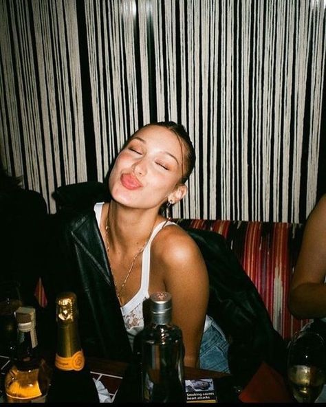 Cry Baby on Instagram: "how to get over a heartbreak 😇 read on crybaby.com" Bella Hadid Pictures, Bella Hadid Aesthetic, Isabella Hadid, Hadid Sisters, Bella Bella, Super Rich, Model Aesthetic, Rich Kids, Hailey Bieber