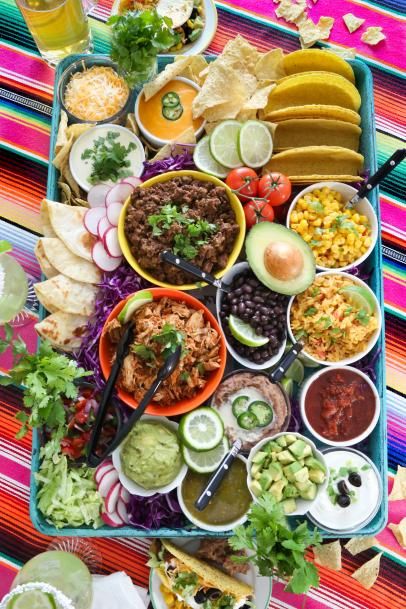 Taco Bar Party Platter Taco Charcuterie, Fiesta Taco Bar, Ladies Brunch Ideas, Friday Night Meals, Food Board Ideas, Taco Platter, Fiesta Night, Taco Bar Party, Meat Replacement