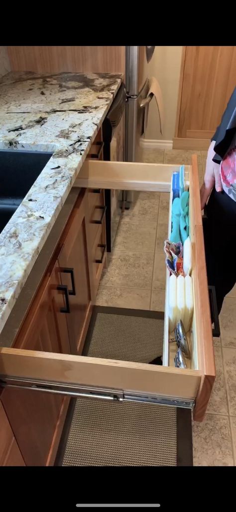 It's that fake drawer in front of the sink... Easy Hacks, Diy House Plans, Compartment Organizer, Cat Hacks, Under Sink, Organization Solutions, Simple Tricks, Kitchens Bathrooms, Ironing Center